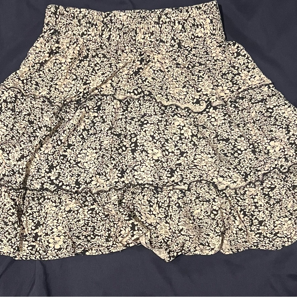Flowy Cute Japan 100% Rayon High-Waisted Black Floral Mini Skirt Sz Small - Picture 5 of 5